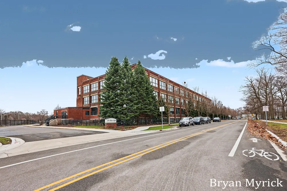 533 Columbia Avenue #107 Holland City, MI 49423