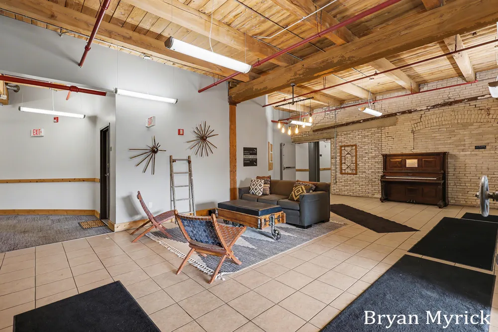 533 Columbia Avenue #107 Holland City, MI 49423