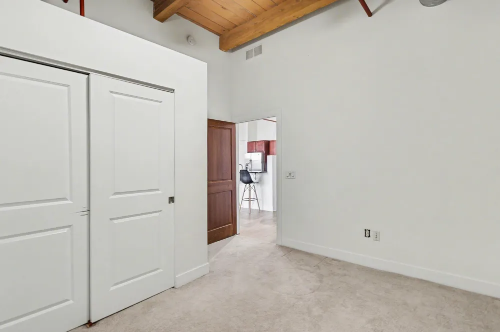 533 Columbia Avenue #107 Holland City, MI 49423