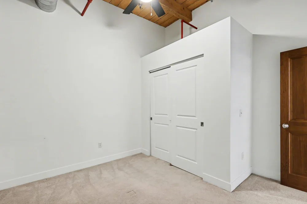 533 Columbia Avenue #107 Holland City, MI 49423