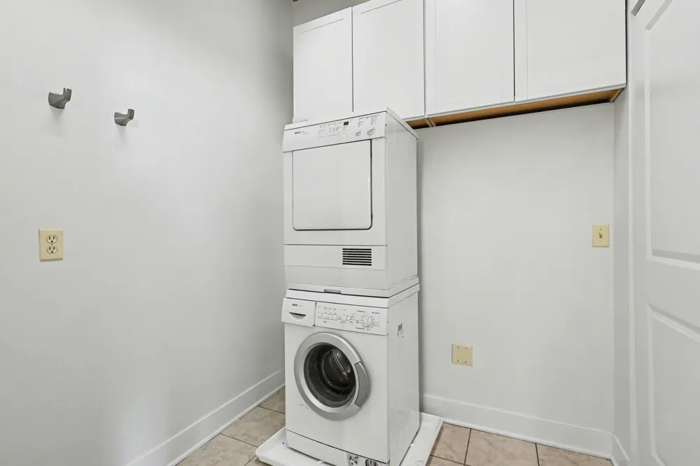 533 Columbia Avenue #107 Holland City, MI 49423