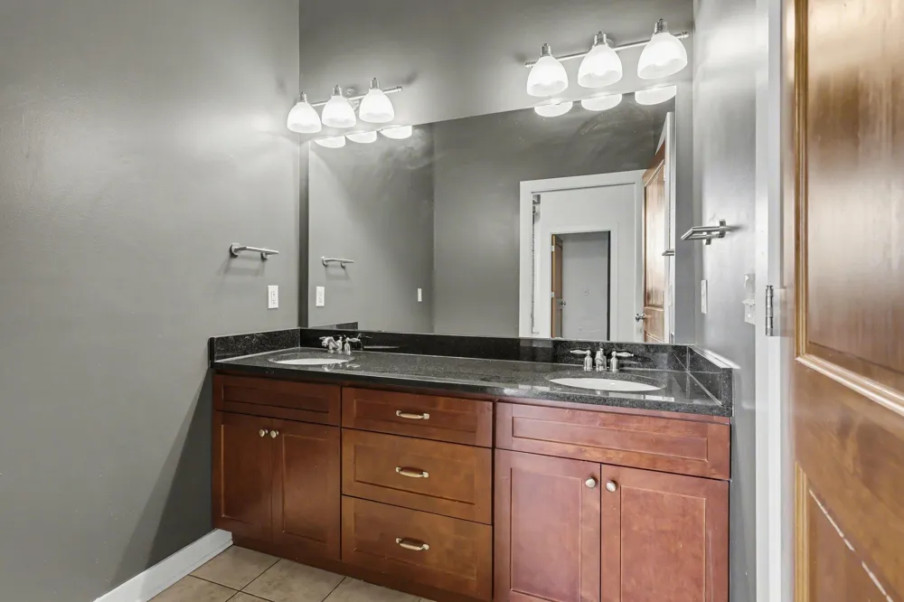 533 Columbia Avenue #107 Holland City, MI 49423