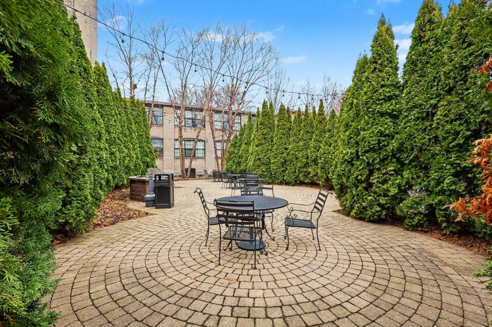 533 Columbia Avenue #107 Holland City, MI 49423