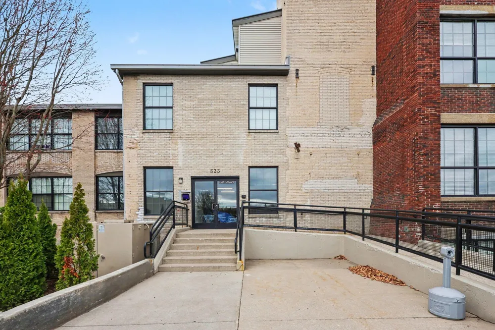 533 Columbia Avenue #107 Holland City, MI 49423