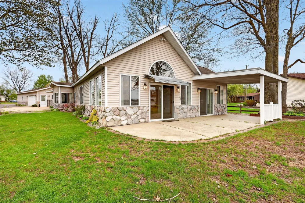 13117 Lakeshore Drive Wayland Township, MI 49344
