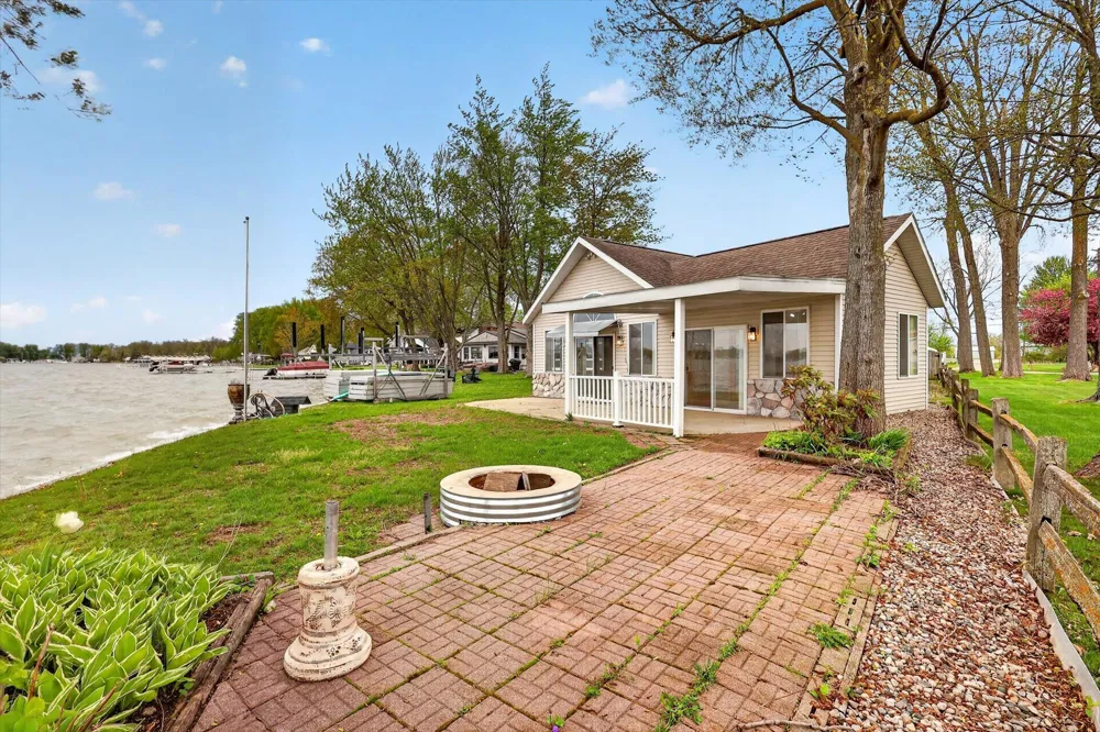 13117 Lakeshore Drive Wayland Township, MI 49344