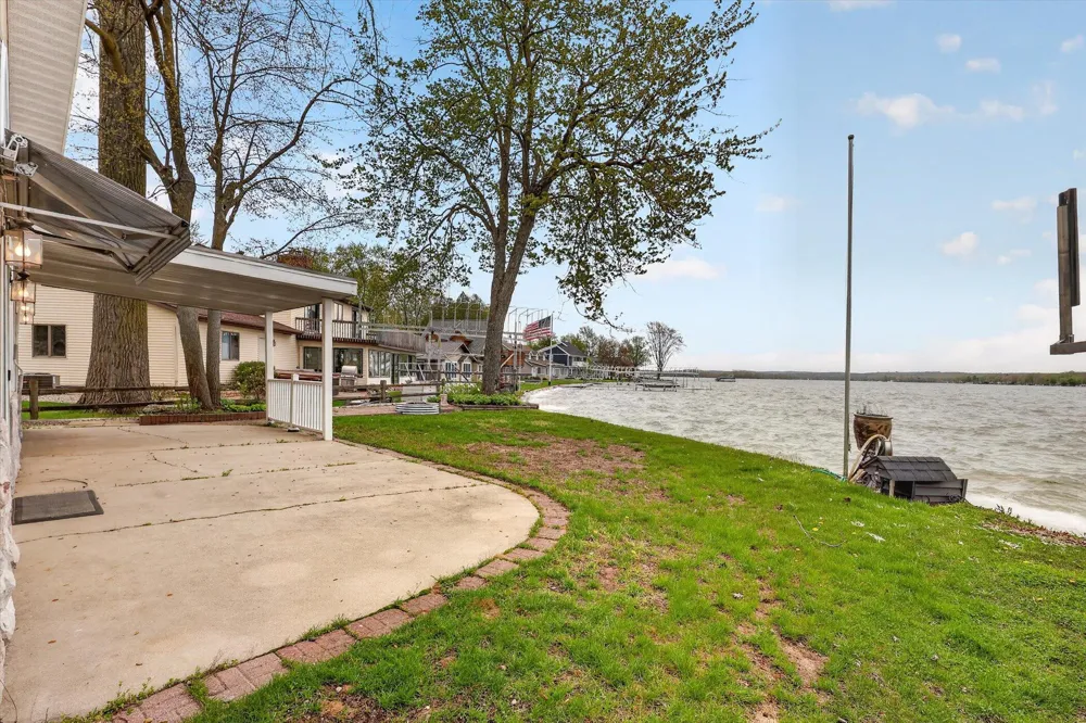 13117 Lakeshore Drive Wayland Township, MI 49344