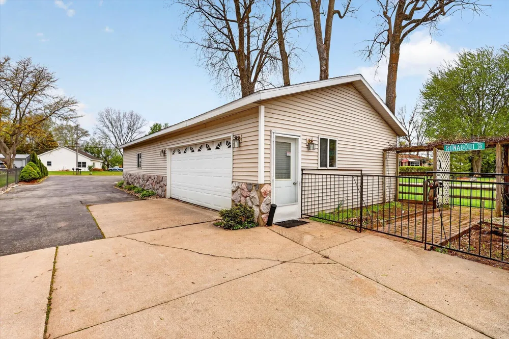 13117 Lakeshore Drive Wayland Township, MI 49344