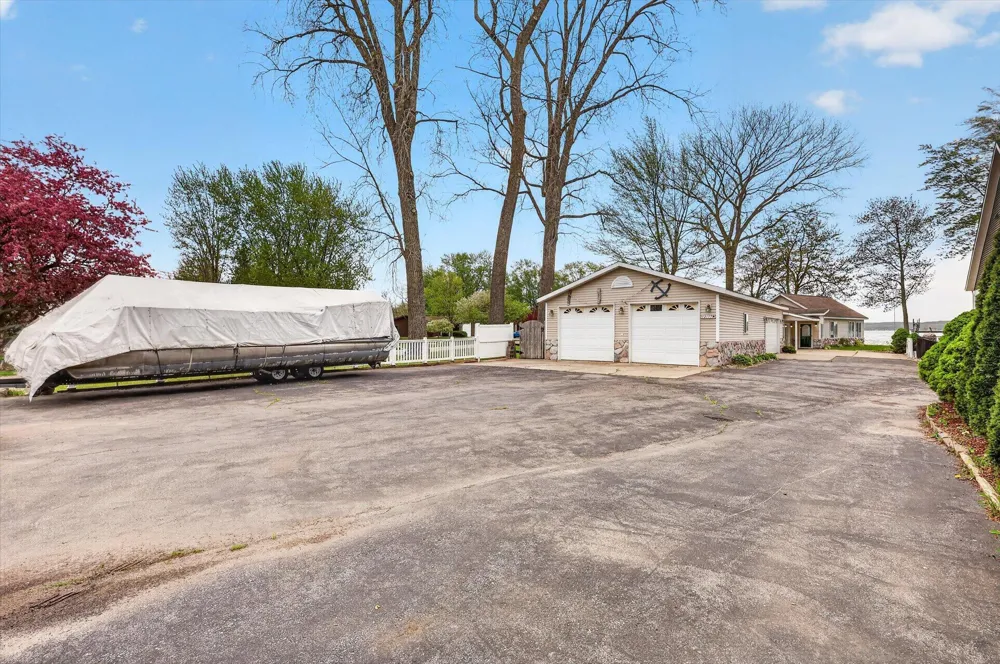 13117 Lakeshore Drive Wayland Township, MI 49344