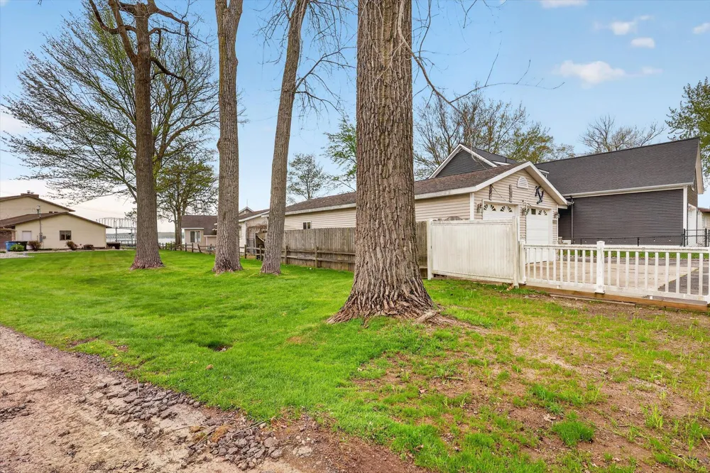 13117 Lakeshore Drive Wayland Township, MI 49344