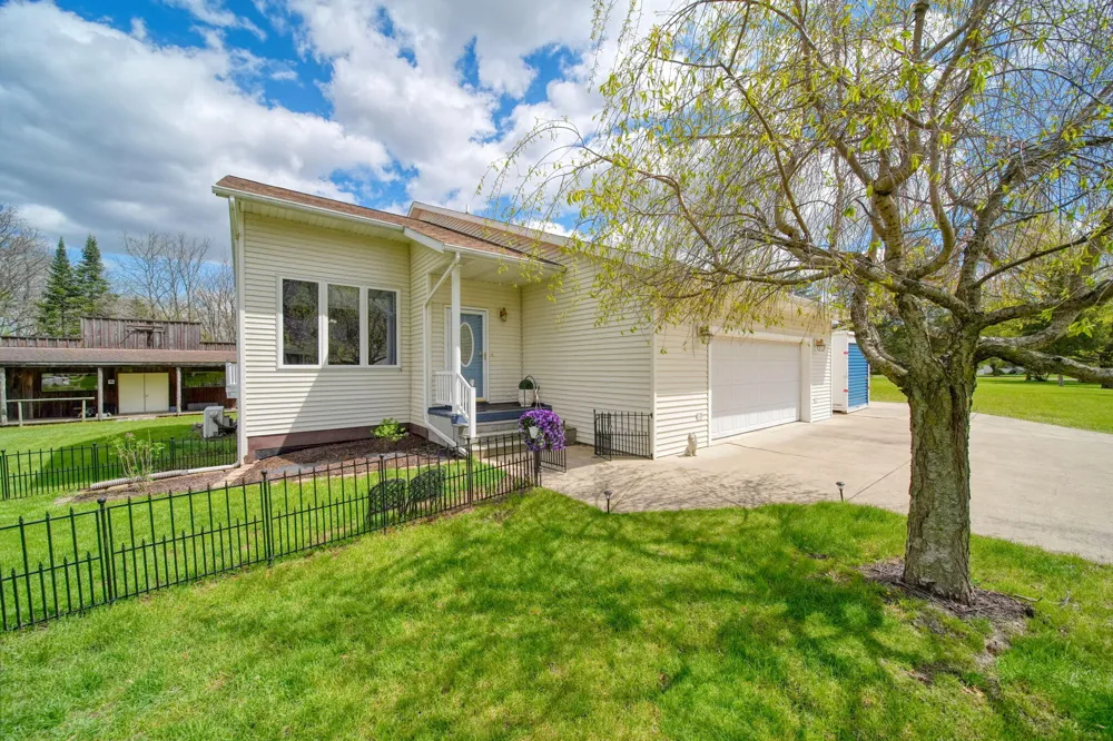 7155 Bayview Road Napoleon Township, MI 49201