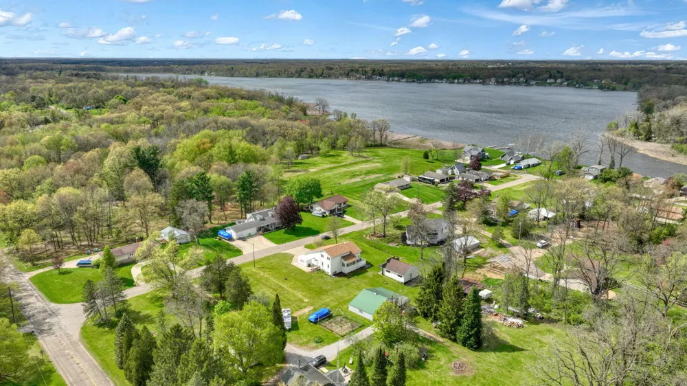 7155 Bayview Road Napoleon Township, MI 49201