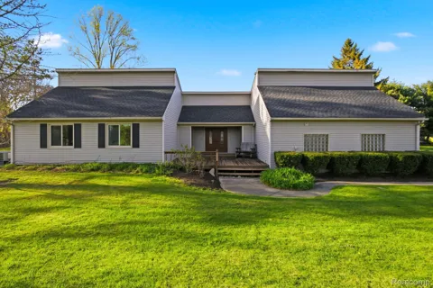 2411 Wixom Trail