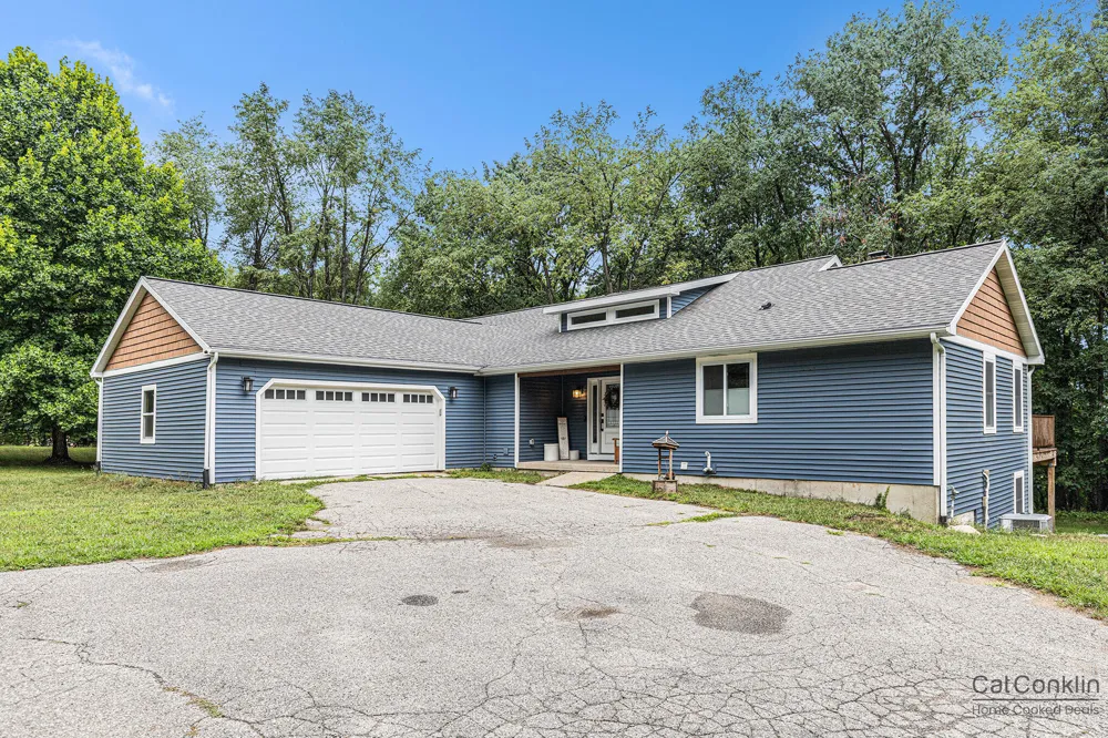 8300 Grand River Drive SE Cascade Charter Township, MI 49301