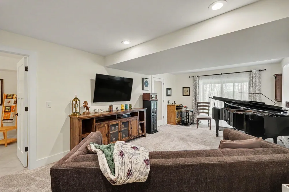 8300 Grand River Drive SE Cascade Charter Township, MI 49301