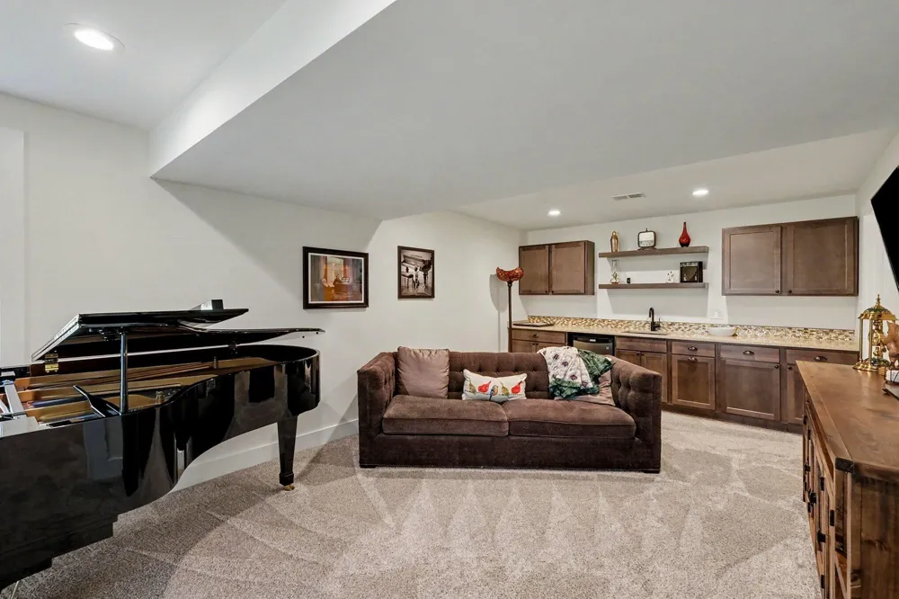 8300 Grand River Drive SE Cascade Charter Township, MI 49301