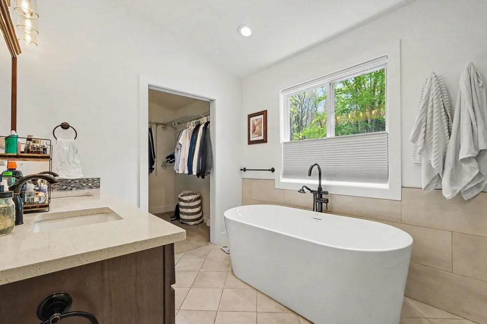 8300 Grand River Drive SE Cascade Charter Township, MI 49301