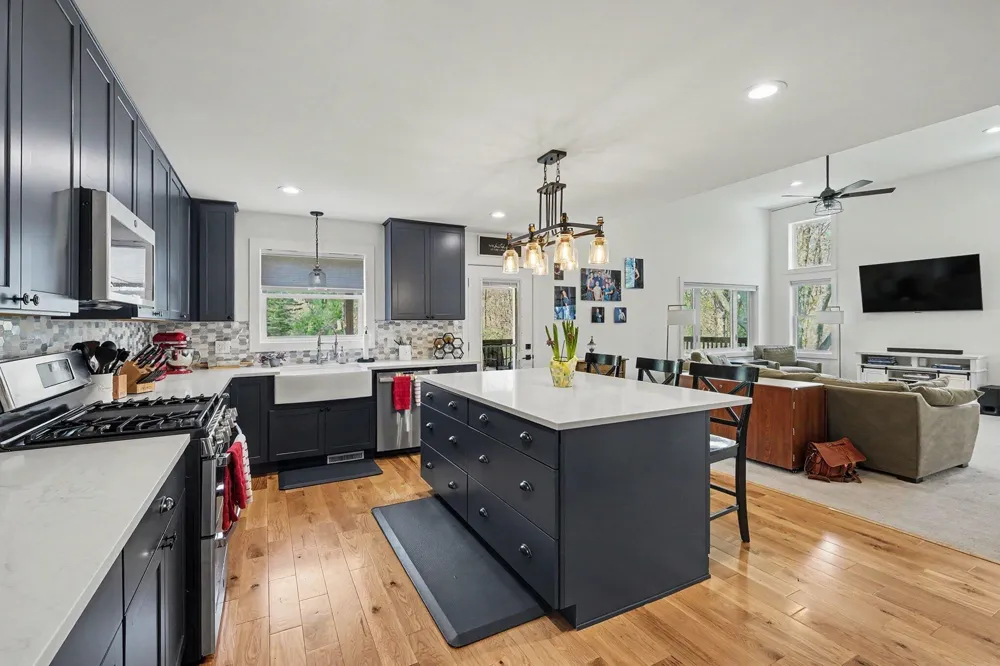 8300 Grand River Drive SE Cascade Charter Township, MI 49301