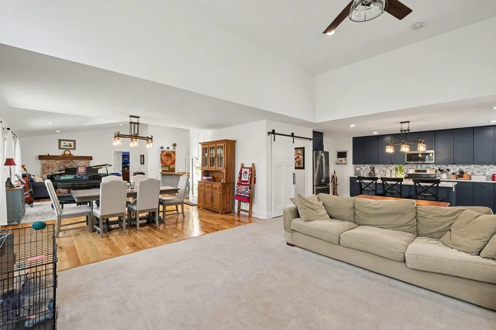 8300 Grand River Drive SE Cascade Charter Township, MI 49301