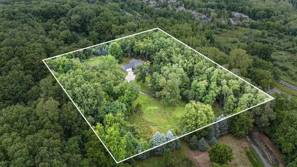 8300 Grand River Drive SE Cascade Charter Township, MI 49301