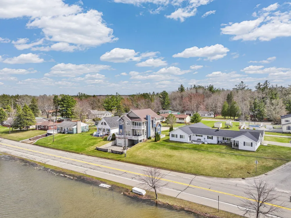 2121 Sunnyside Drive Cadillac City, MI 49601