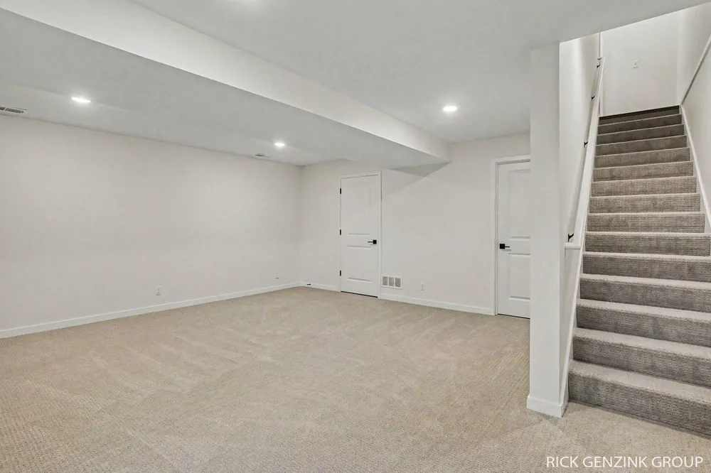1993 Shorewood Lane Park Township, MI 49423
