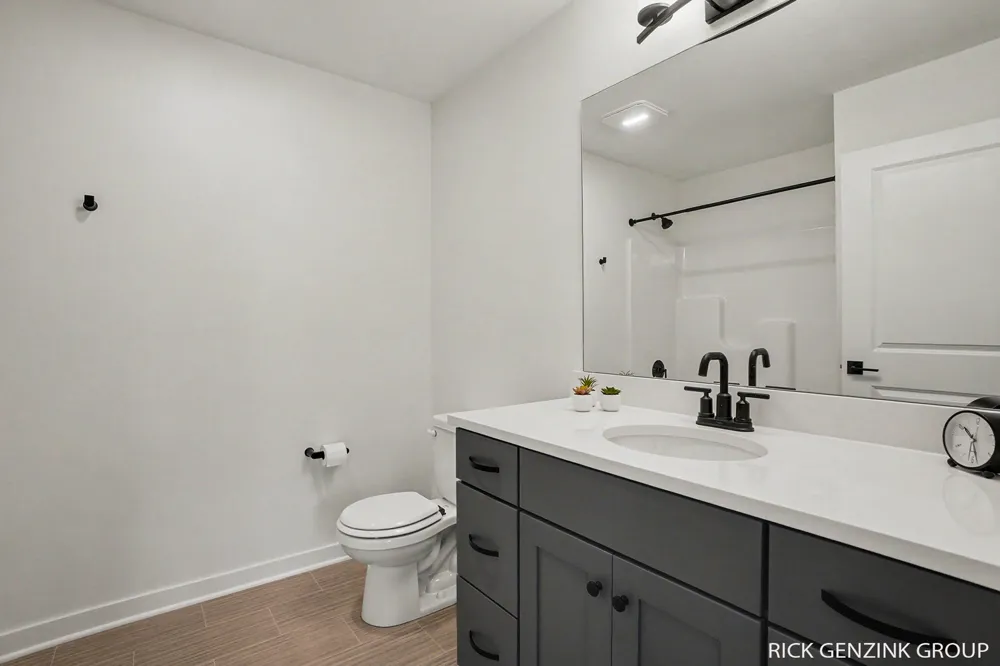 1993 Shorewood Lane Park Township, MI 49423