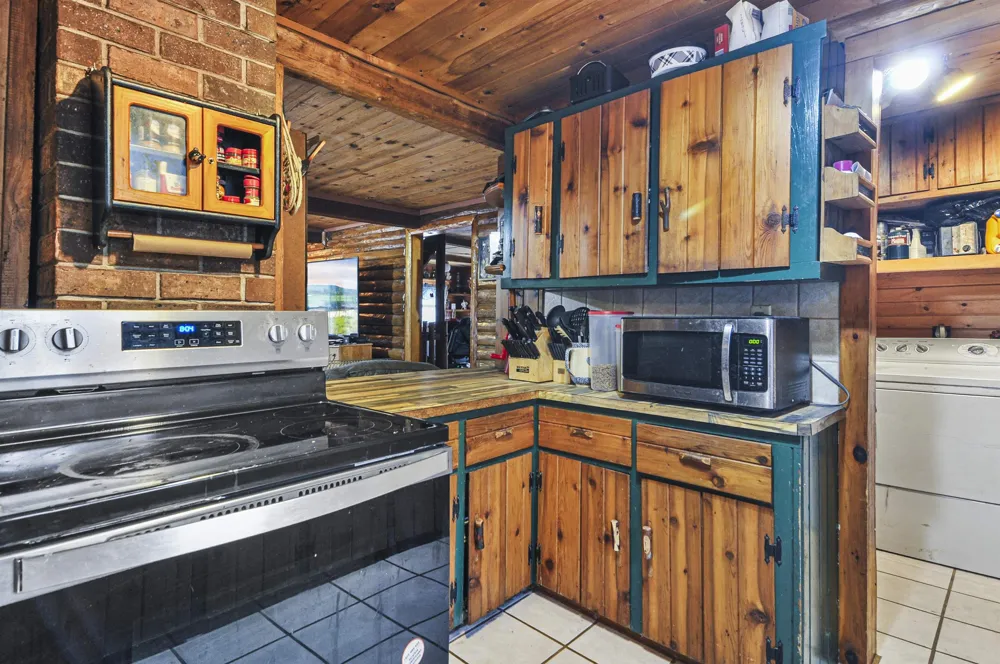 2561 E Johnson Road Norwich Township, MI 49651