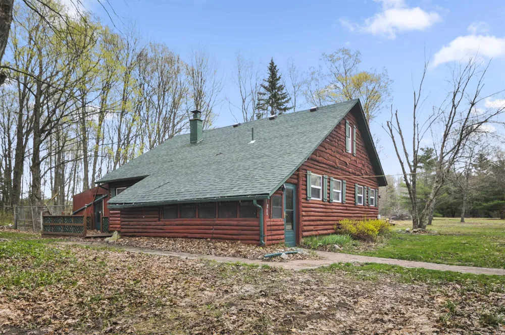 2561 E Johnson Road Norwich Township, MI 49651