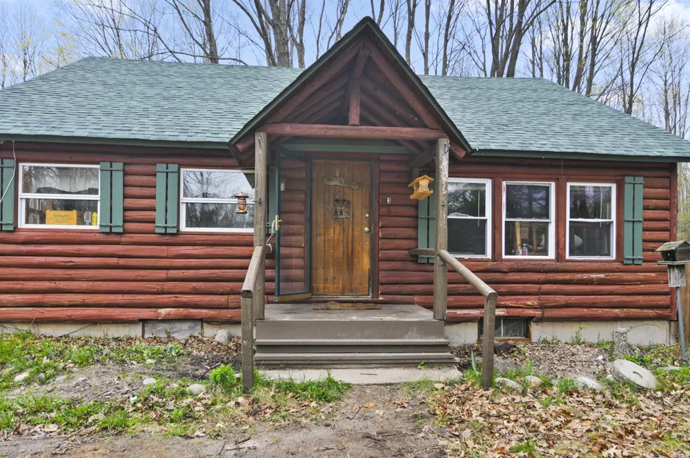 2561 E Johnson Road Norwich Township, MI 49651