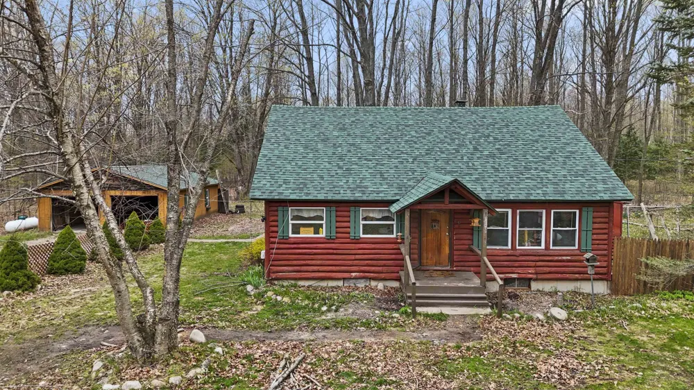 2561 E Johnson Road Norwich Township, MI 49651