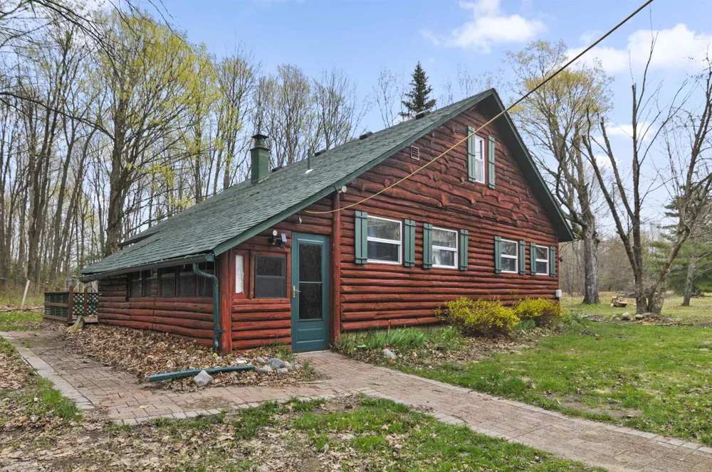 2561 E Johnson Road Norwich Township, MI 49651