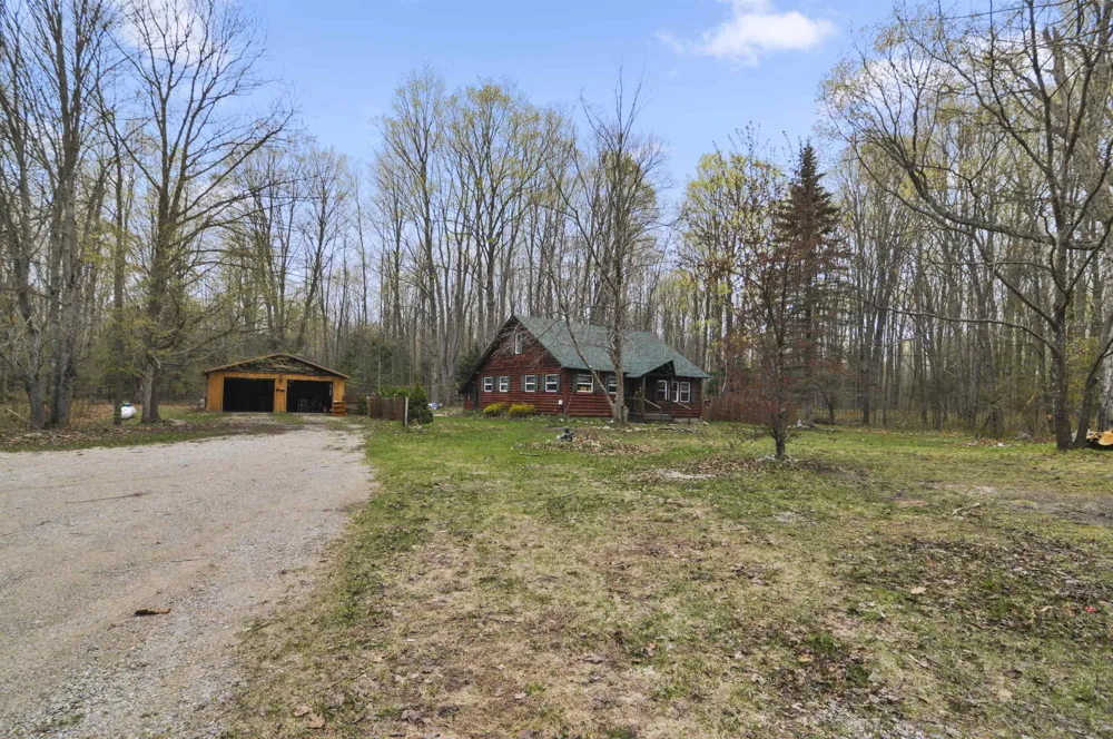 2561 E Johnson Road Norwich Township, MI 49651