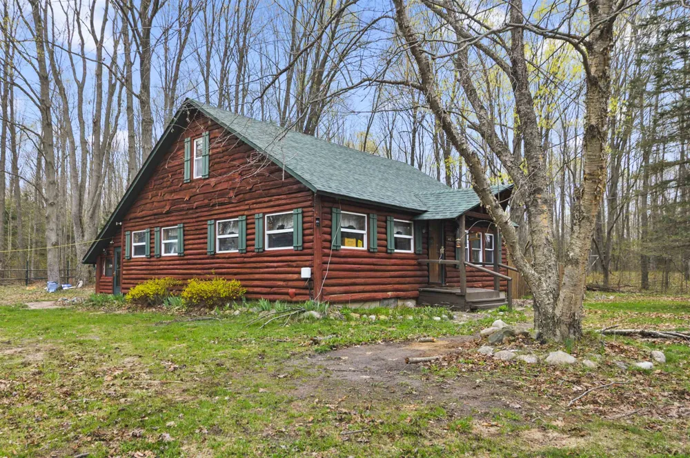 2561 E Johnson Road Norwich Township, MI 49651