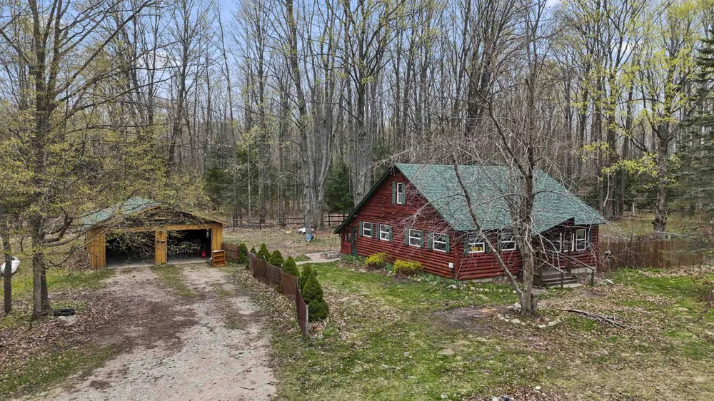 2561 E Johnson Road Norwich Township, MI 49651