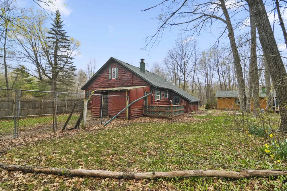 2561 E Johnson Road Norwich Township, MI 49651