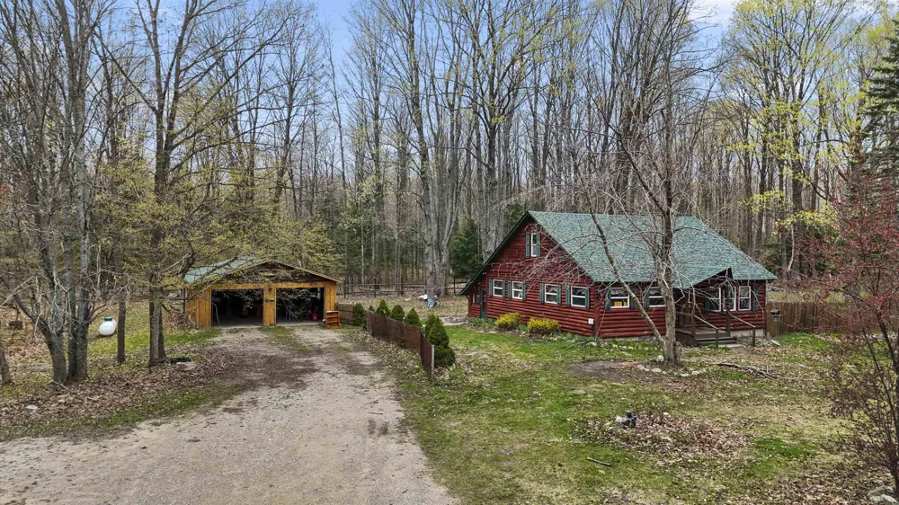 2561 E Johnson Road Norwich Township, MI 49651