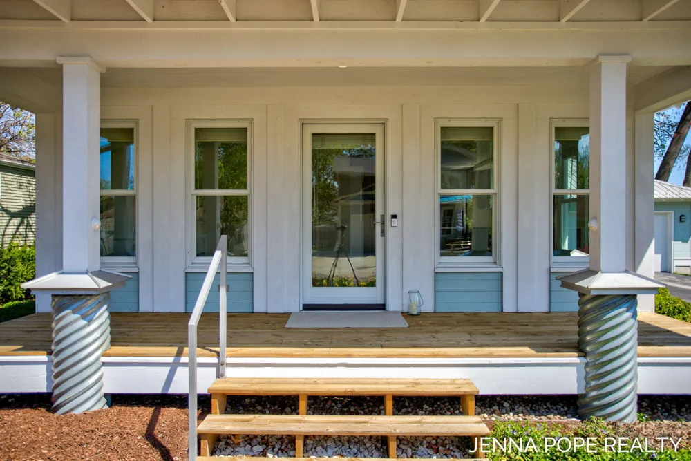 17554 Grand River Avenue Ferrysburg City, MI 49456