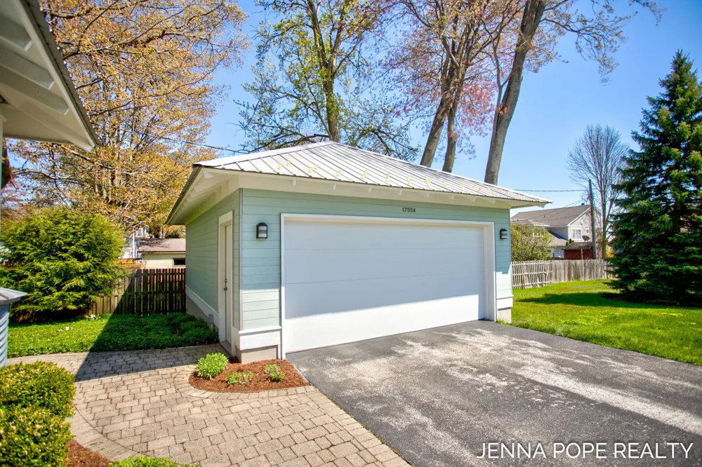 17554 Grand River Avenue Ferrysburg City, MI 49456