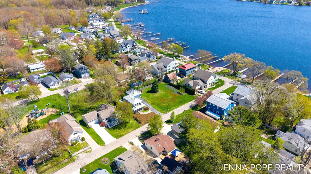 17554 Grand River Avenue Ferrysburg City, MI 49456
