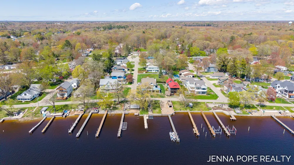 17554 Grand River Avenue Ferrysburg City, MI 49456