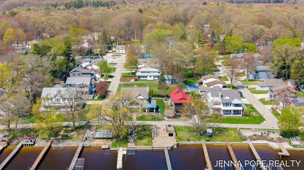 17554 Grand River Avenue Ferrysburg City, MI 49456