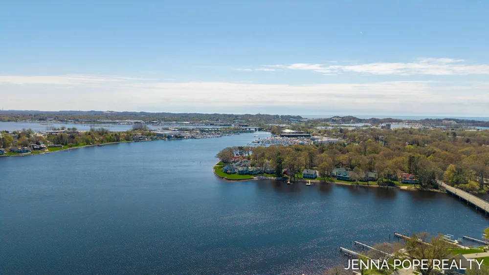 17554 Grand River Avenue Ferrysburg City, MI 49456