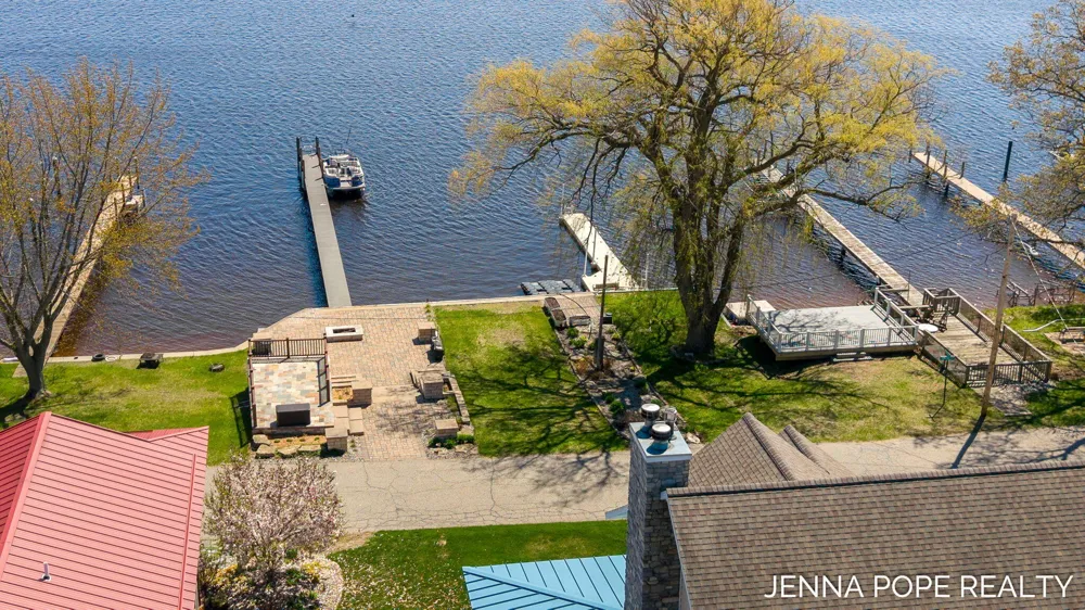 17554 Grand River Avenue Ferrysburg City, MI 49456