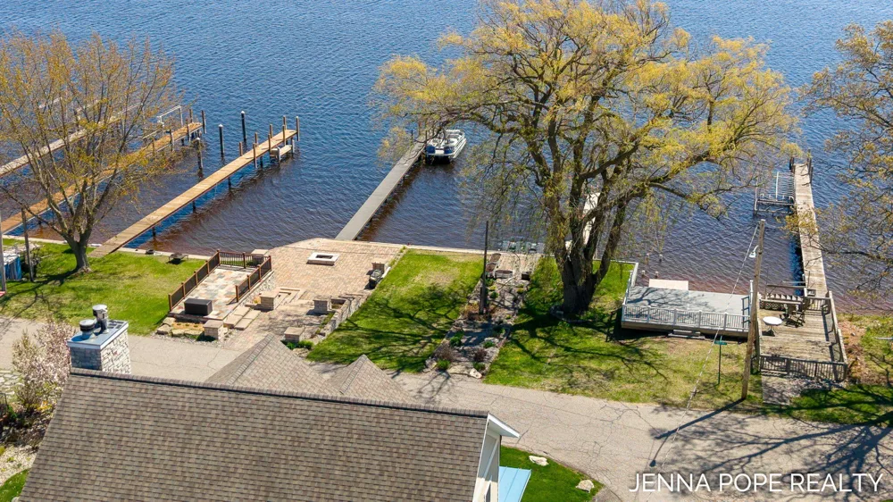 17554 Grand River Avenue Ferrysburg City, MI 49456