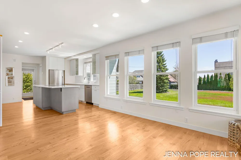 17554 Grand River Avenue Ferrysburg City, MI 49456