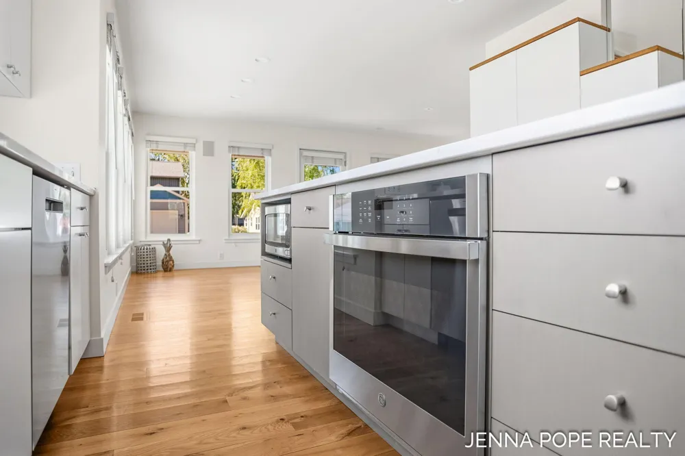 17554 Grand River Avenue Ferrysburg City, MI 49456