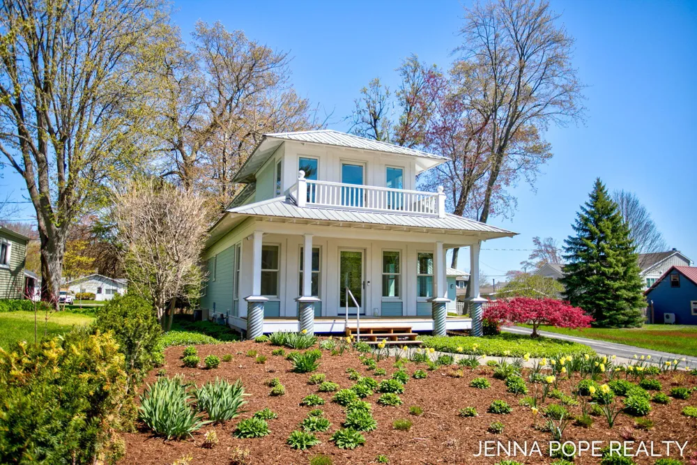 17554 Grand River Avenue Ferrysburg City, MI 49456