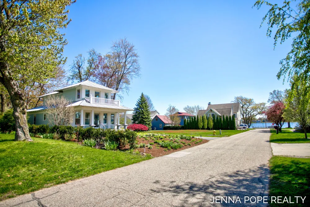 17554 Grand River Avenue Ferrysburg City, MI 49456