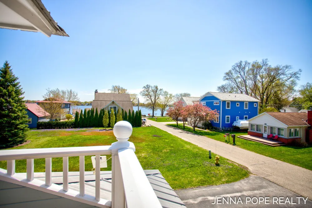 17554 Grand River Avenue Ferrysburg City, MI 49456